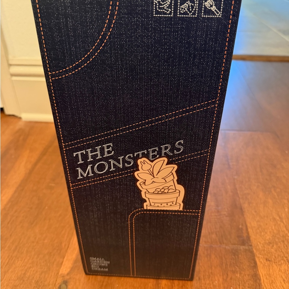 Fall into Wild the monsters large Labubu, brand new in case - Picture 5 of 9